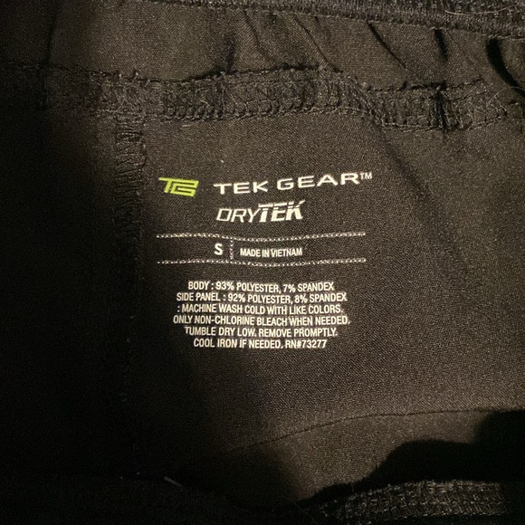 Comfy black athletic shorts with 2 front pockets no built in underwear! - Picture 2 of 2